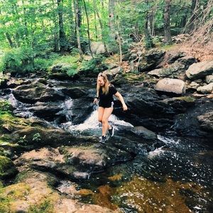 Meet your Posher, Caitlyn